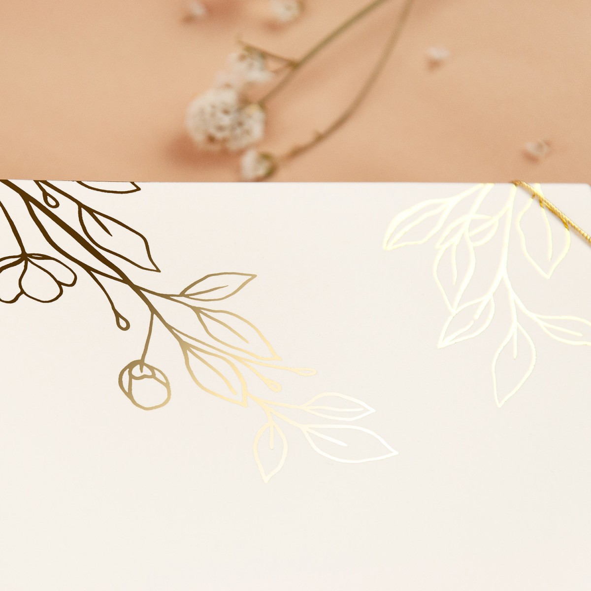 Zaproszenia Ślubne z elegancką kieszonką w kolorze ecru i złotym sznureczkiem - Leaves Ecru Pocket - PRÓBKA